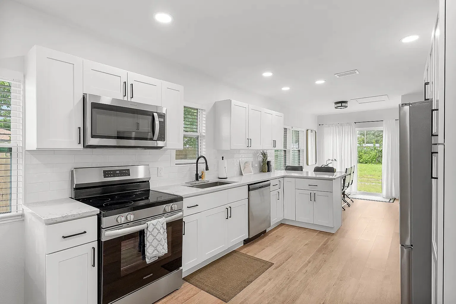 340 N Gray Ave — Photo 2