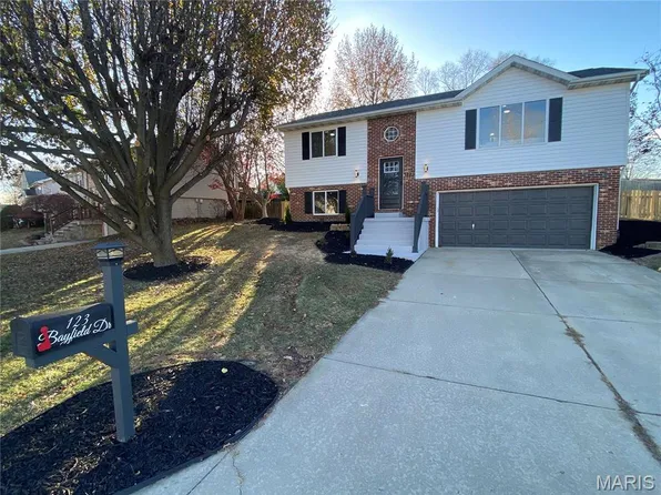 123 Bayfield Dr, Glen Carbon, IL 62034