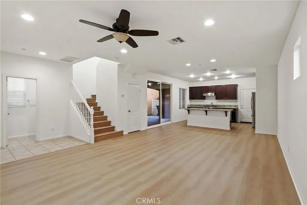 4 bed, 2.5 bath, 1895 sqft, $3,595 — Photo 4