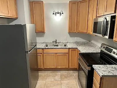2 bed, 850 sqft, $1,200 — Photo 3
