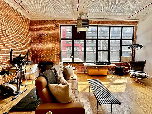 4th image of 255 McKibbin St #207