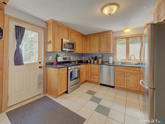 4th image of 173 Westford Hill Road