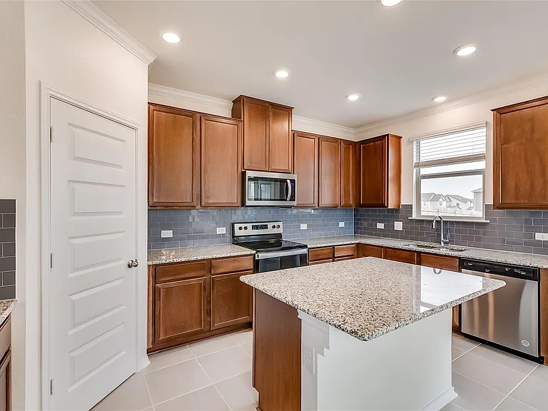 105 Clematis Ct — Photo 11