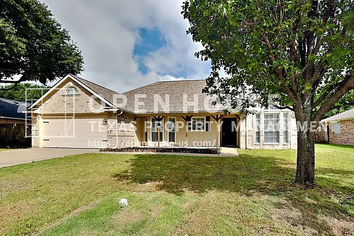 121 Princeton Cir — Photo 1