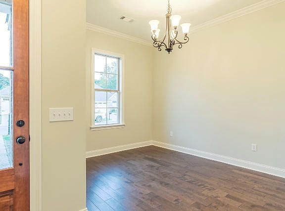 3rd image of 500 Suzanne Ave
