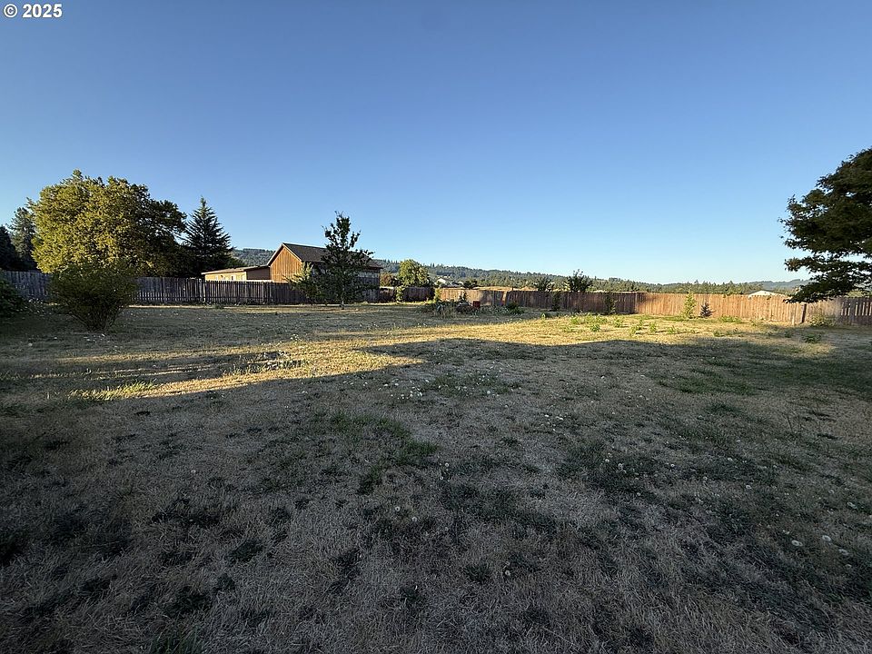 2nd image of 901 E Green Valley Dr