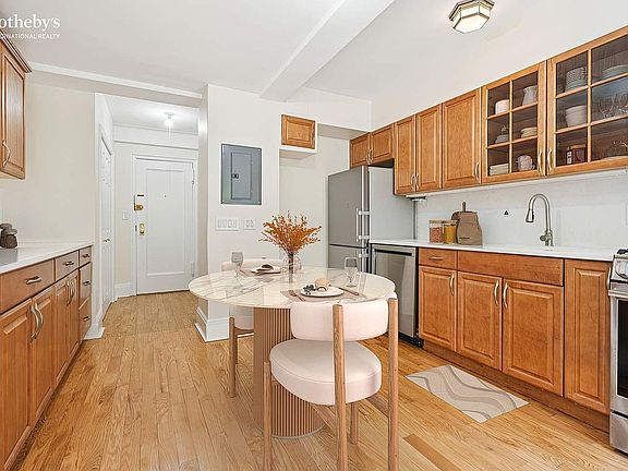 3rd image of 333 E 53rd St APT 1F