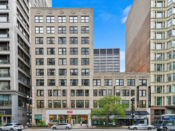 20 N State St APT 903, Chicago, IL 60602