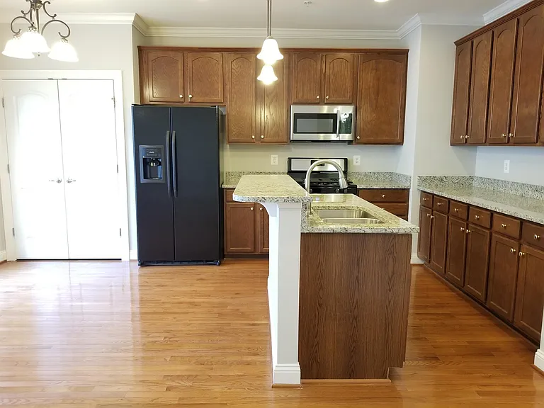 643 Pullman Pl — Photo 5