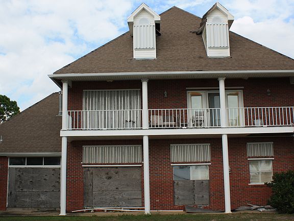 3rd image of 711 Forest Shores Dr