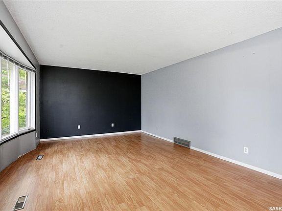 4th image of 309 Shepard STREET