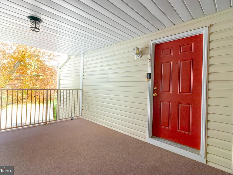 721 Walden Cir — Photo 2