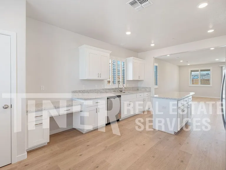 7160 El Cerrito Way — Photo 10