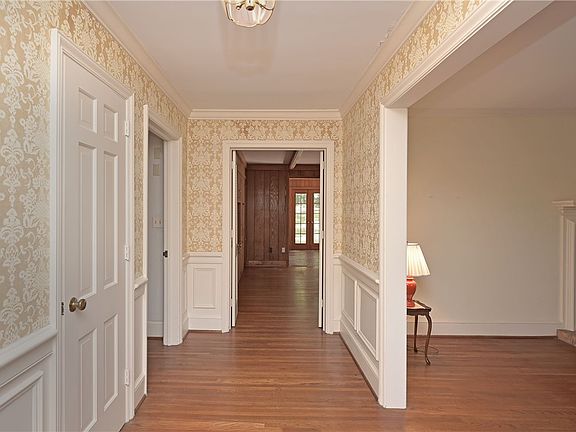 4th image of 104 Mountain View Dr