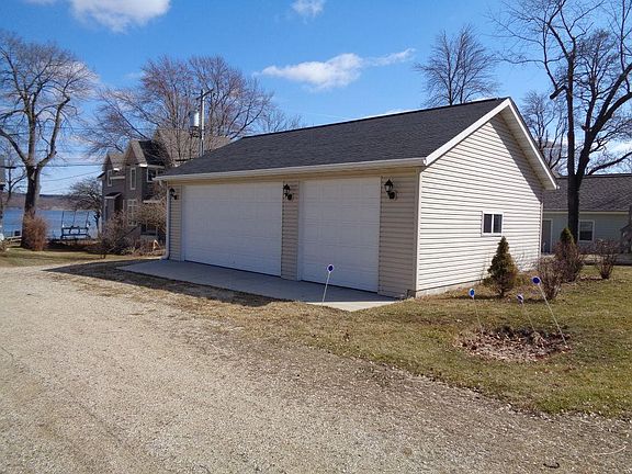 5th image of 3379 Lake Dr