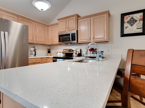 3rd image of 4016 Hawksbury Ln