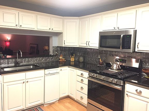 4th image of 917 Charnell Dr APT 303