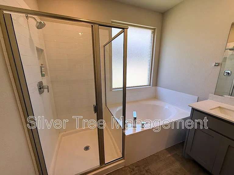 10921 Rockchapel Dr — Photo 13