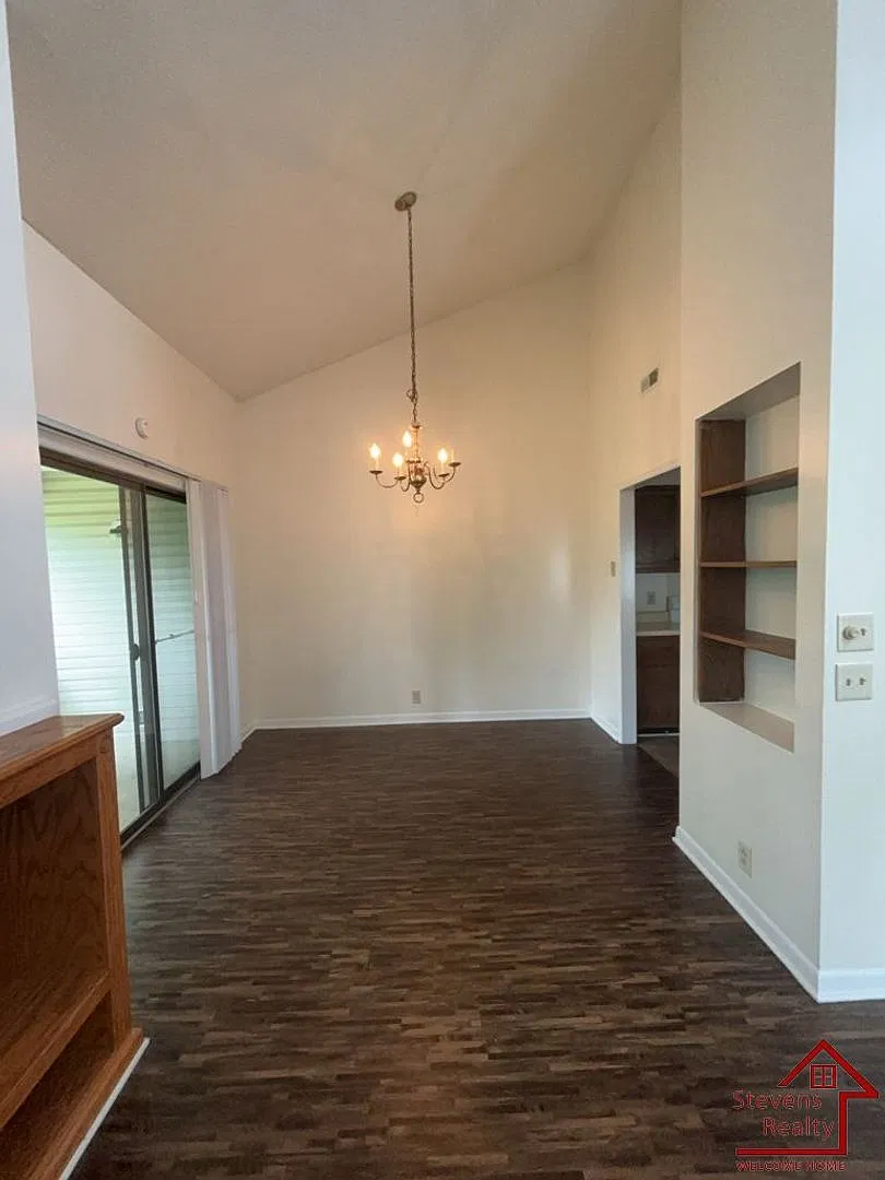Creekwood Apartments — Photo 2