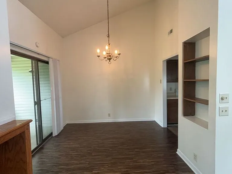 Oriole Apartments — Photo 13