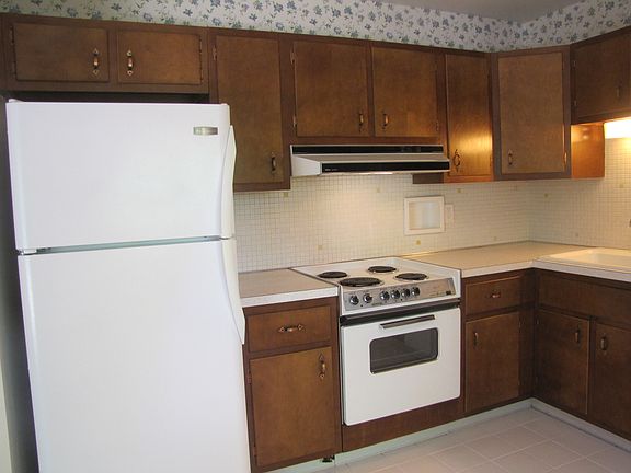3rd image of 8283 Findley Dr