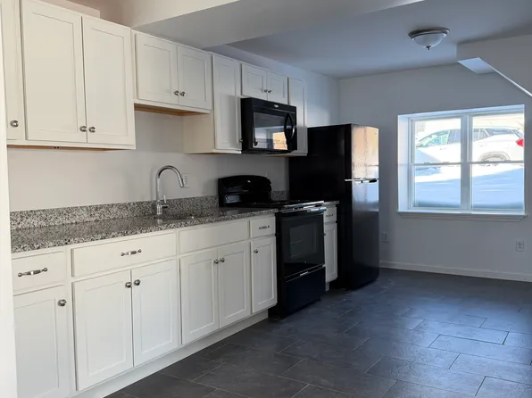 32 W 8th St, Wind Gap, PA 18091