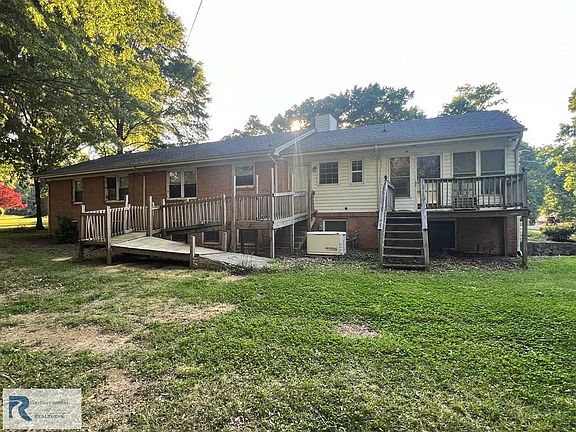 3rd image of 213 Cambridge Dr