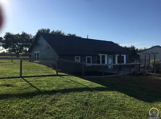 11253 S Lakeview Rd, Carbondale, KS 66414