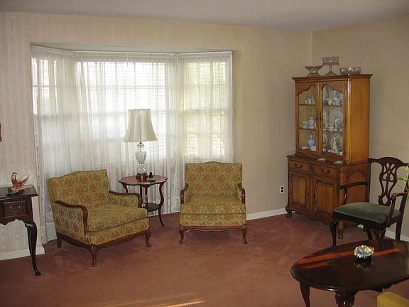 Lining Room Front