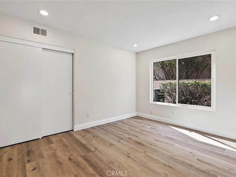 14 Fair Elms — Photo 33