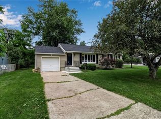 3454 Warner Dr, Grand Island, NY 14072