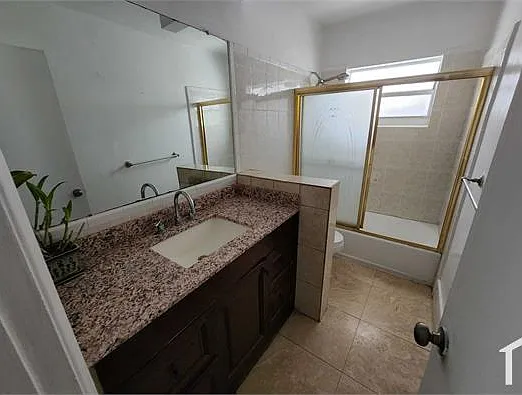 830 SW 50th Ave — Photo 7