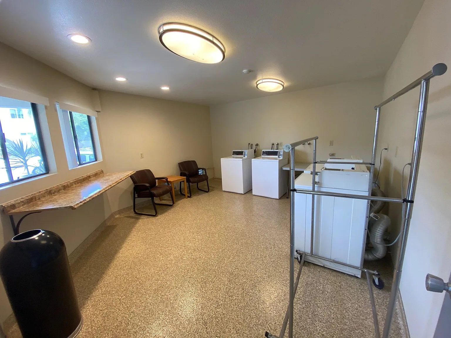 Hillcrest Palms Apartments — Photo 3