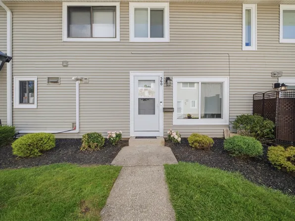 560 Eastbrooke Ln, Rochester, NY 14618