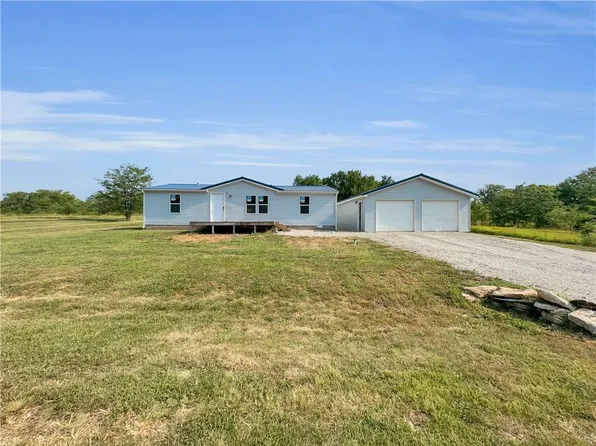 57 Kansas Dr, Linn Valley, KS 66040