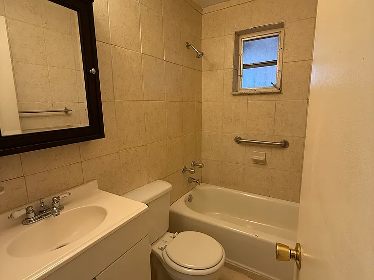 662 NE 132nd St — Photo 11