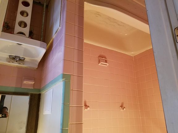 3rd image of 832 W Washington St #1