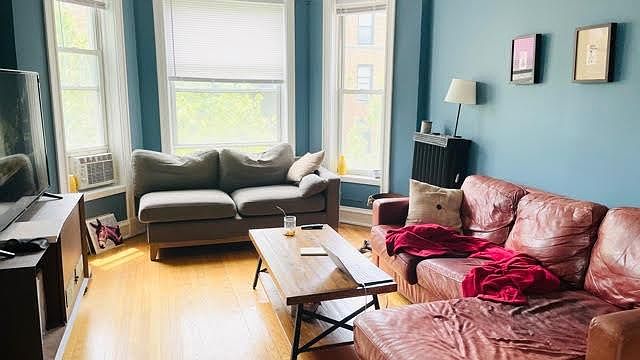 1st image of 640 W Oakdale Ave APT 3