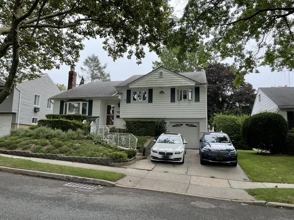 24930 Van Zandt Ave, Flushing, NY 11362