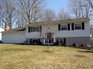 4247 Maplepark Rd, Stow, OH 44224