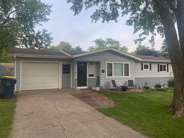 406 Hazel St, Pella, IA 50219