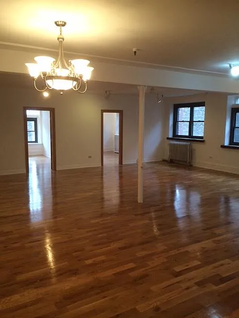 3205 N Clark St #300