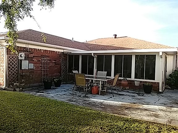 3rd image of 2432 Park Ln