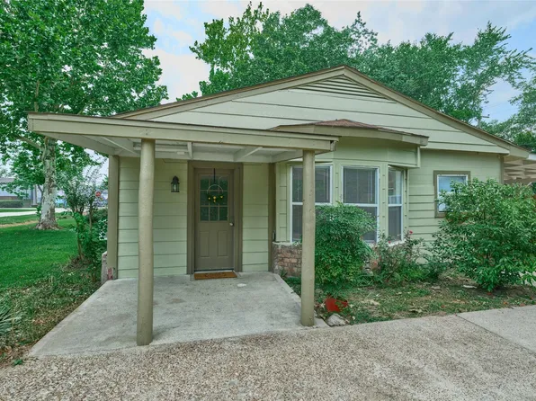 220 Belmont St, Tomball, TX 77375