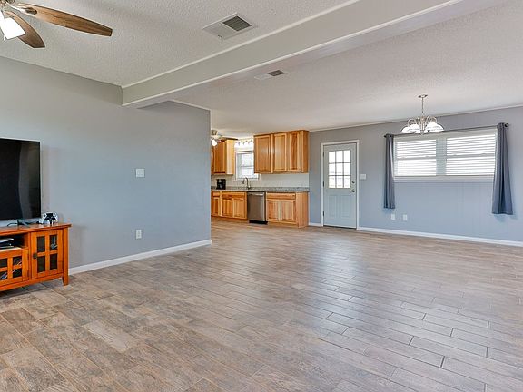 4th image of 100 15th St