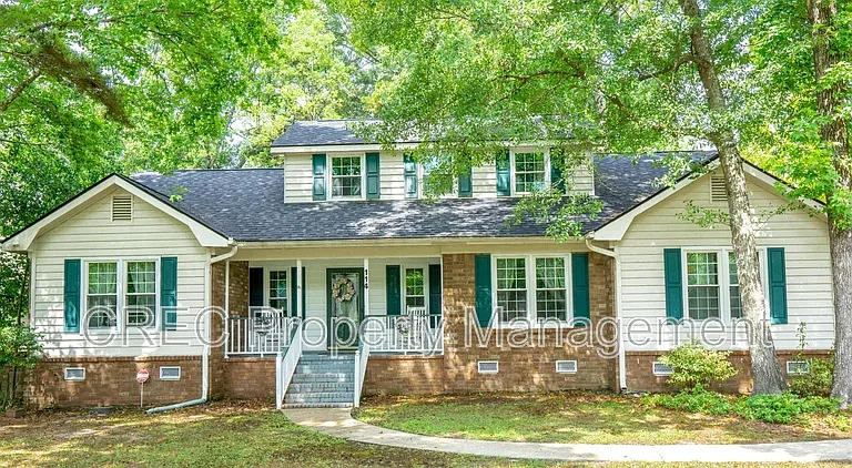 114 Queensbury Cir — Photo 1