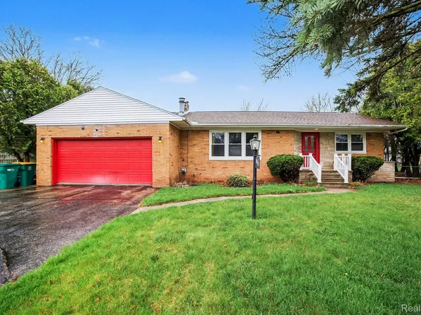 705 Handy Dr, Bay City, MI 48706