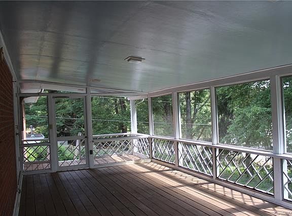 2nd image of 1007 Park Place Trl
