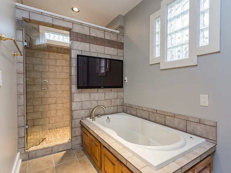 704 Boscobel St — Photo 14