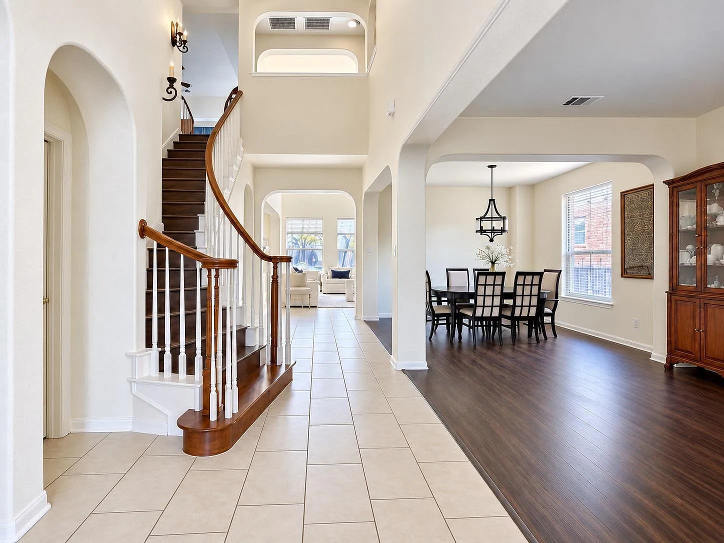 5 bed, 3.5 bath, 3975 sqft, $3,600 — Photo 4